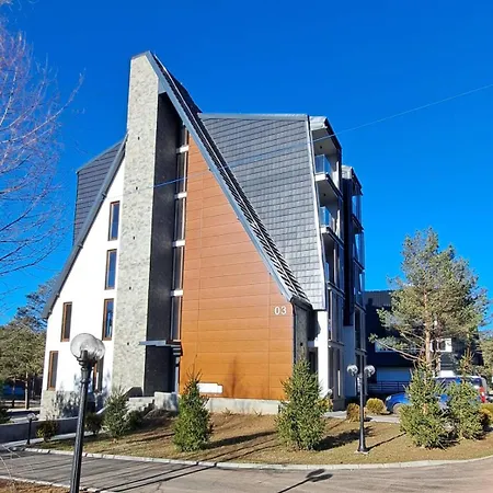 Krcmarica Lux 20, Borovi 3 *